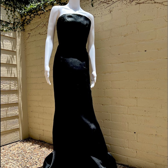 Vera Wang - Black Leather & Satin Gown Sz 4 - Picture 1 of 12